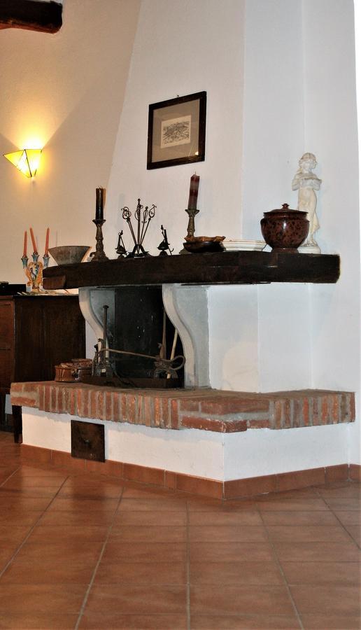 Antica Torre "La Casalta" Apartment Petroio Exterior foto